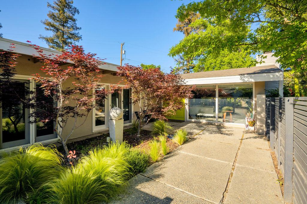 1264 W Celeste Ave, Fresno, CA 93711