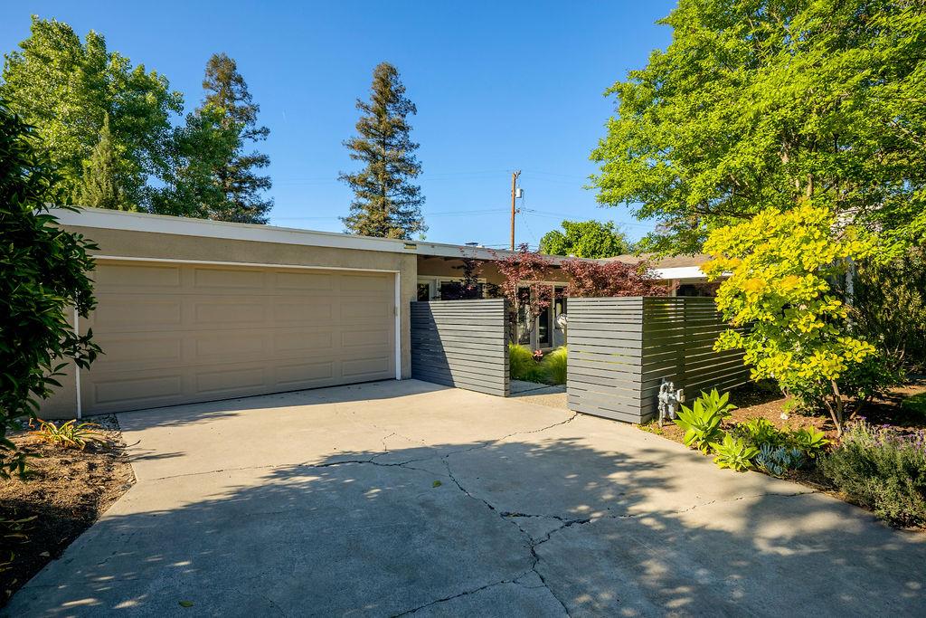 1264 W Celeste Ave, Fresno, CA 93711