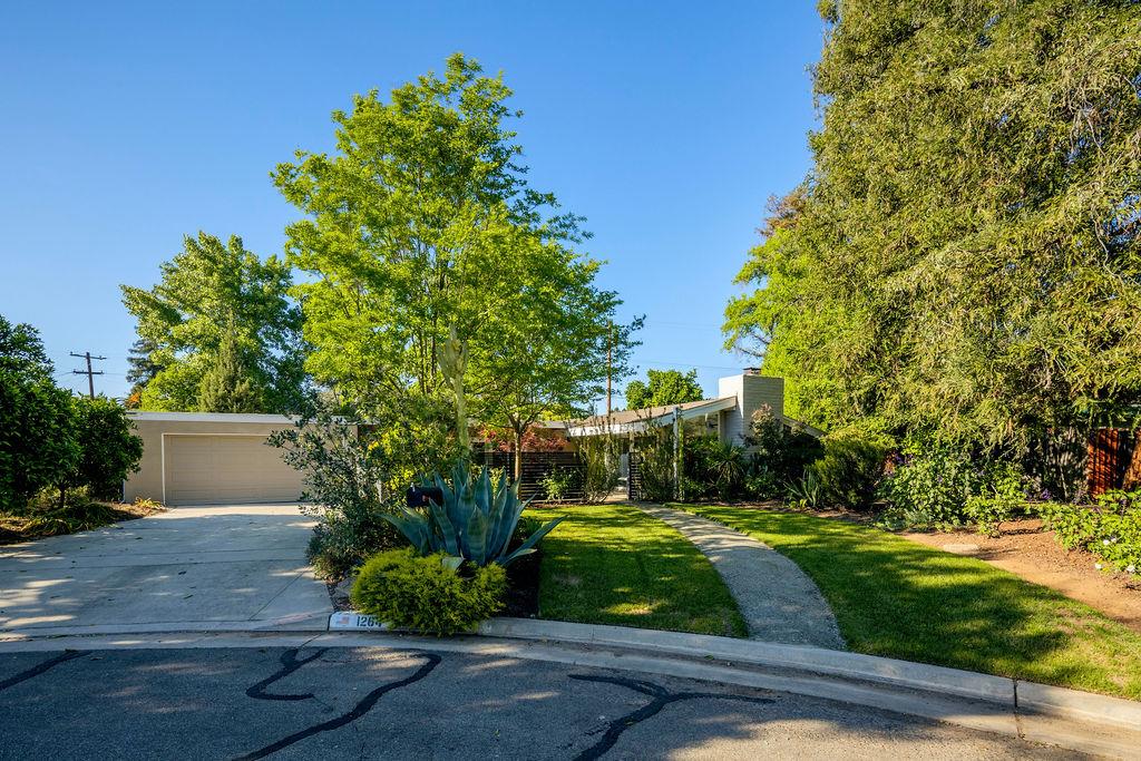 1264 W Celeste Ave, Fresno, CA 93711