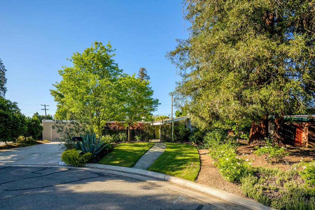 1264 W Celeste Ave, Fresno, CA 93711