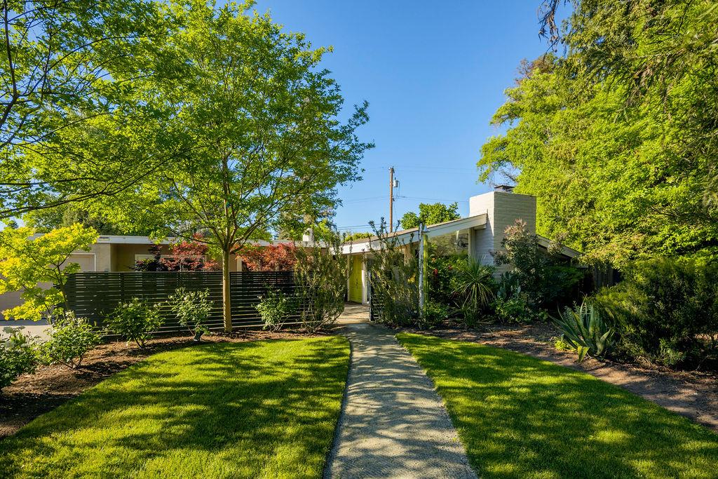 1264 W Celeste Ave, Fresno, CA 93711