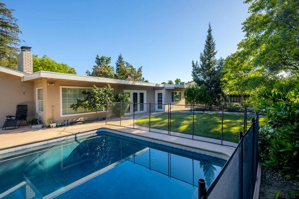 1264 W Celeste Ave, Fresno, CA 93711