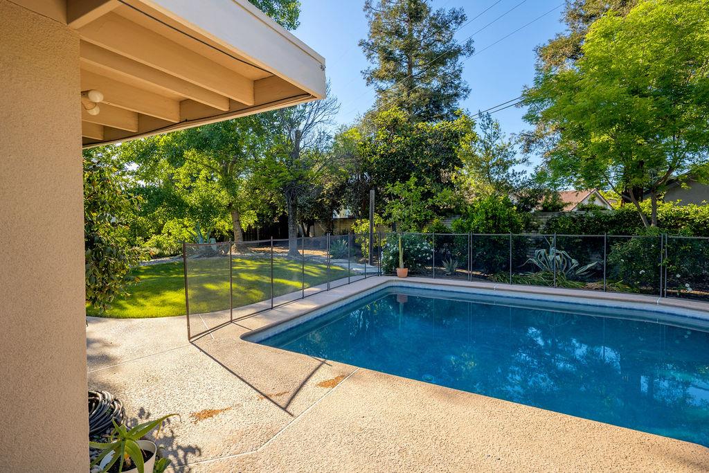 1264 W Celeste Ave, Fresno, CA 93711