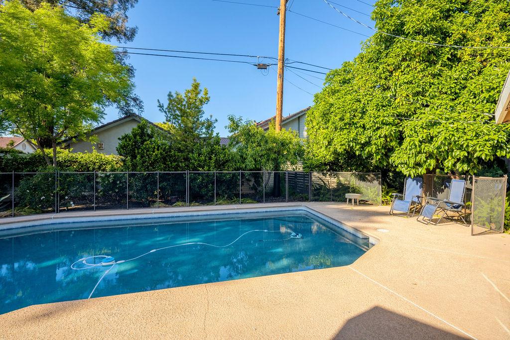 1264 W Celeste Ave, Fresno, CA 93711