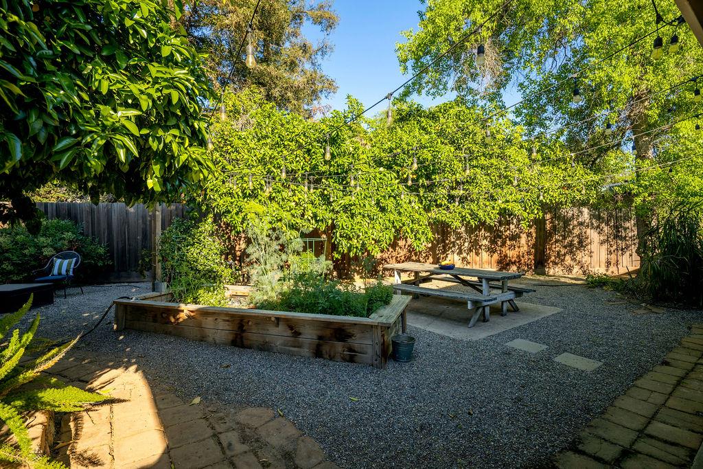 1264 W Celeste Ave, Fresno, CA 93711