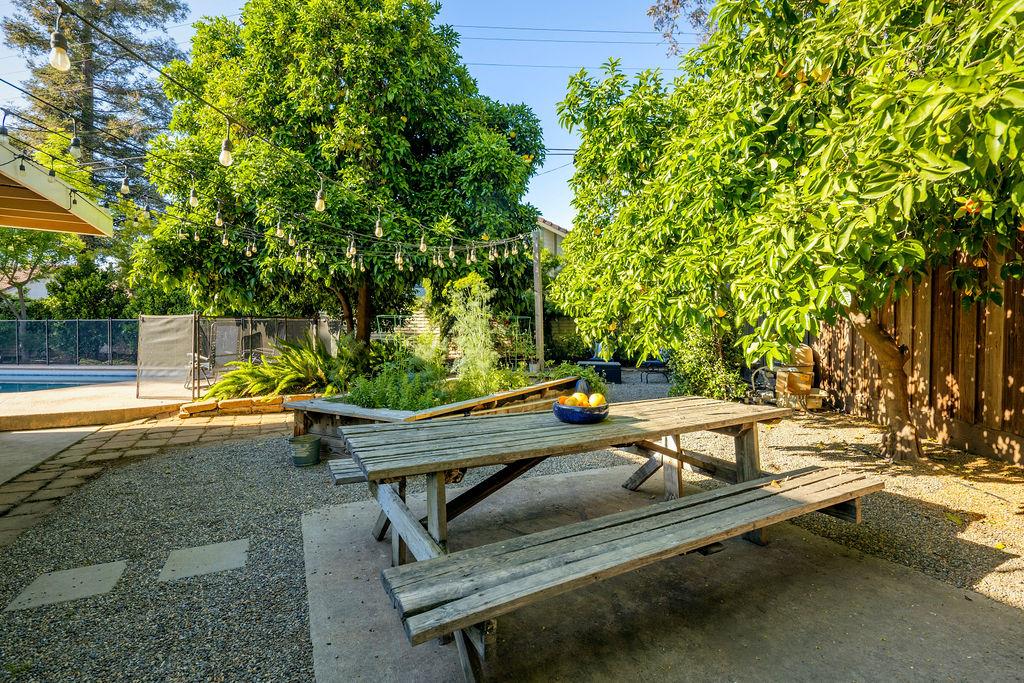 1264 W Celeste Ave, Fresno, CA 93711