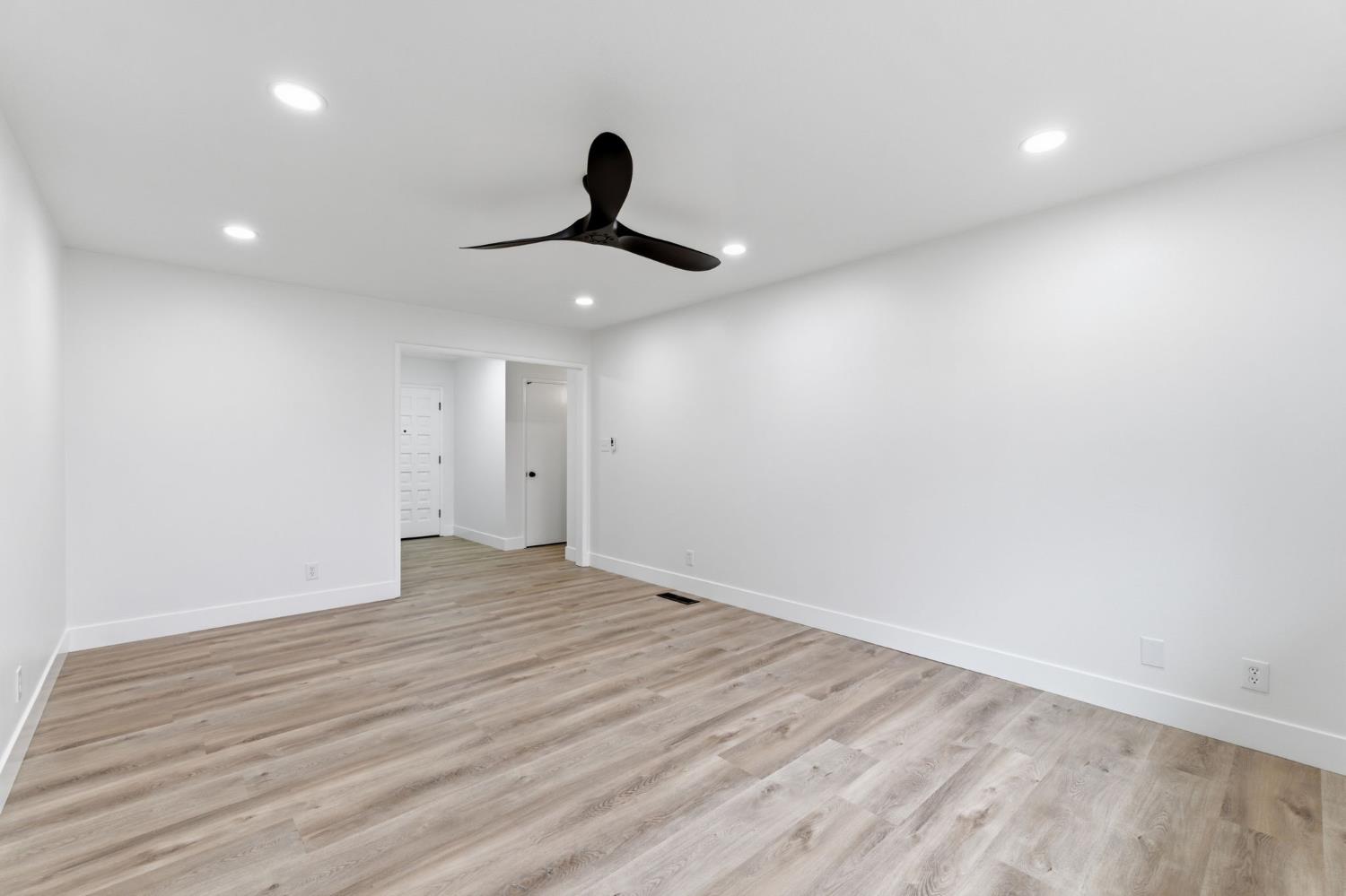 506 E Sample Ave, Fresno, CA 93710