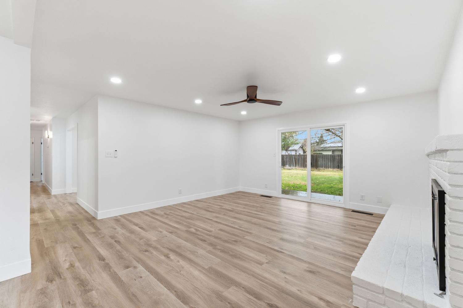 506 E Sample Ave, Fresno, CA 93710