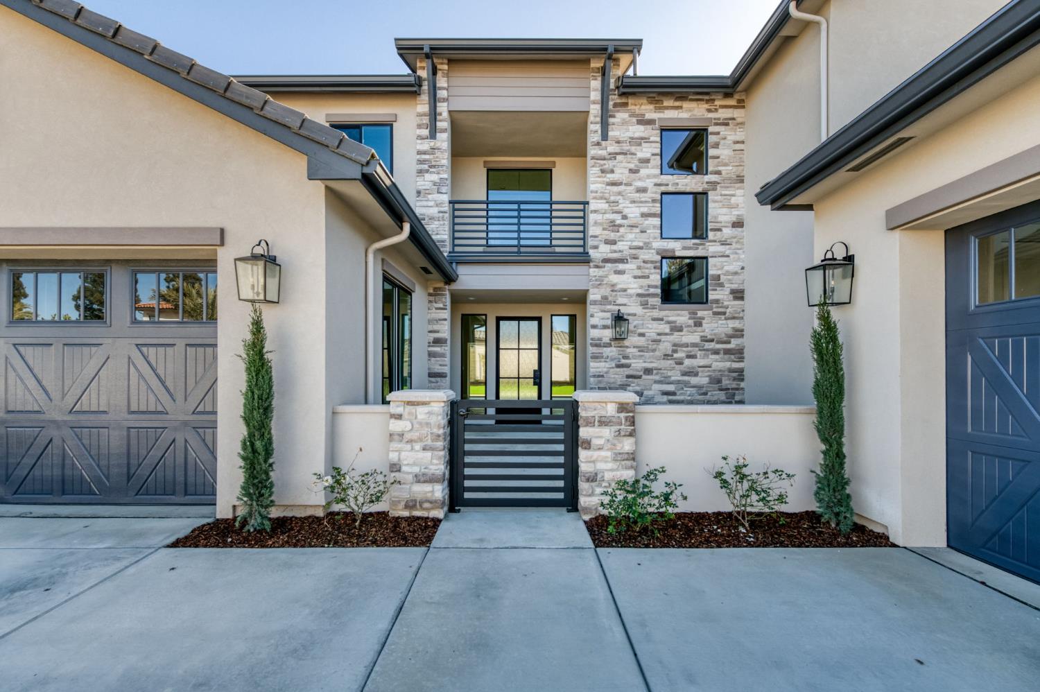 11610 N Range View Dr, Fresno, CA 93730