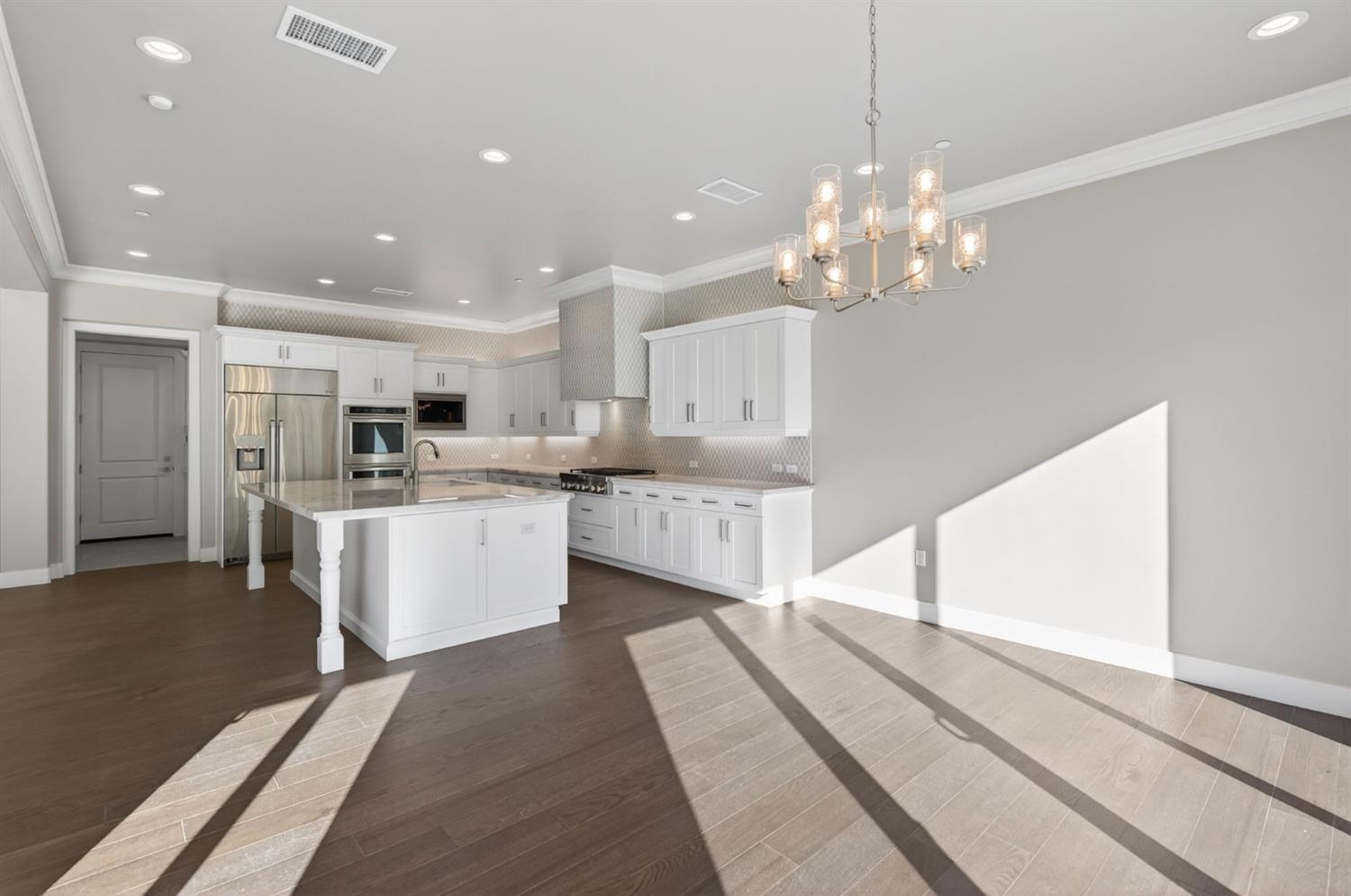 11610 N Range View Dr, Fresno, CA 93730