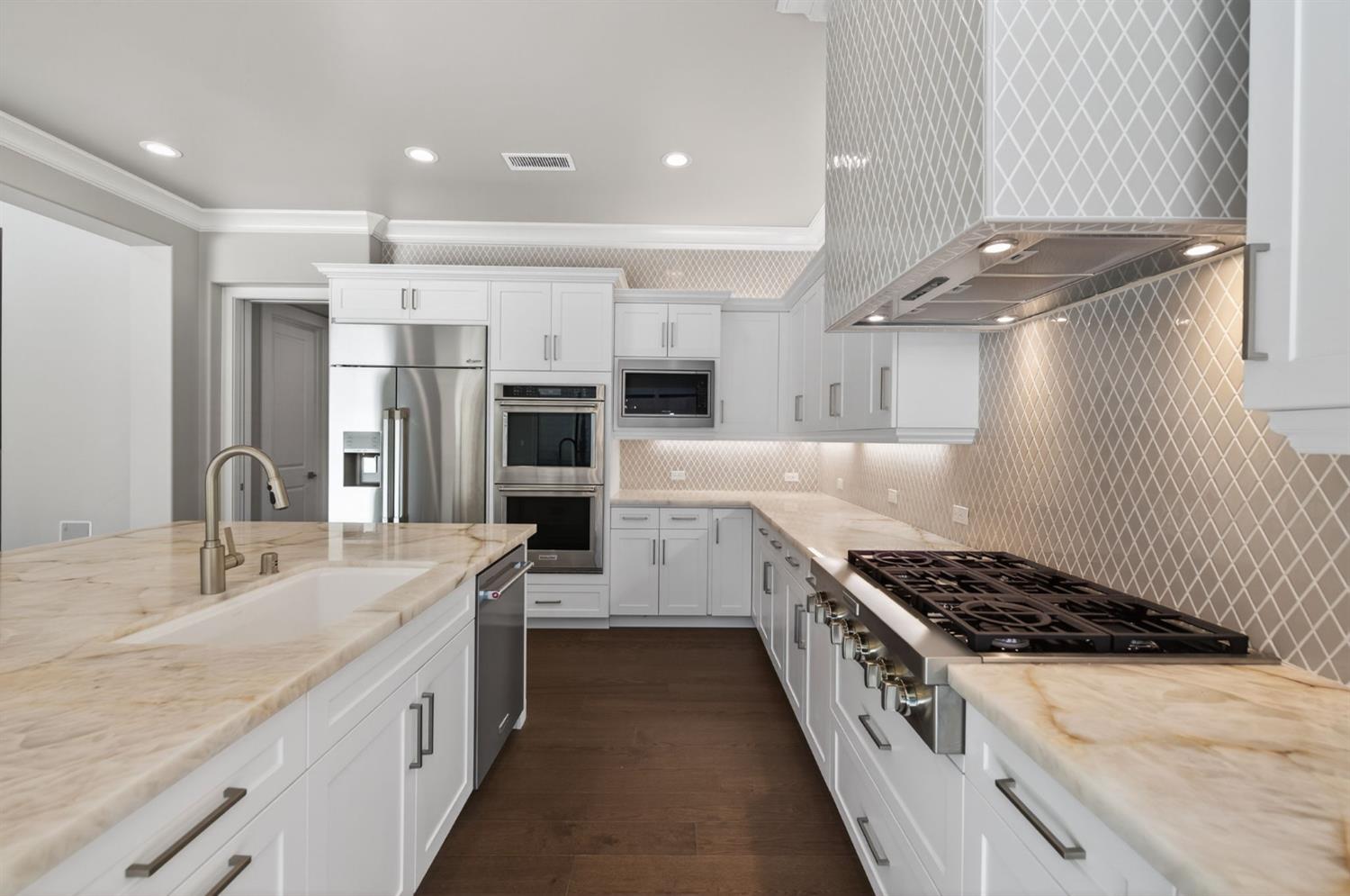 11610 N Range View Dr, Fresno, CA 93730