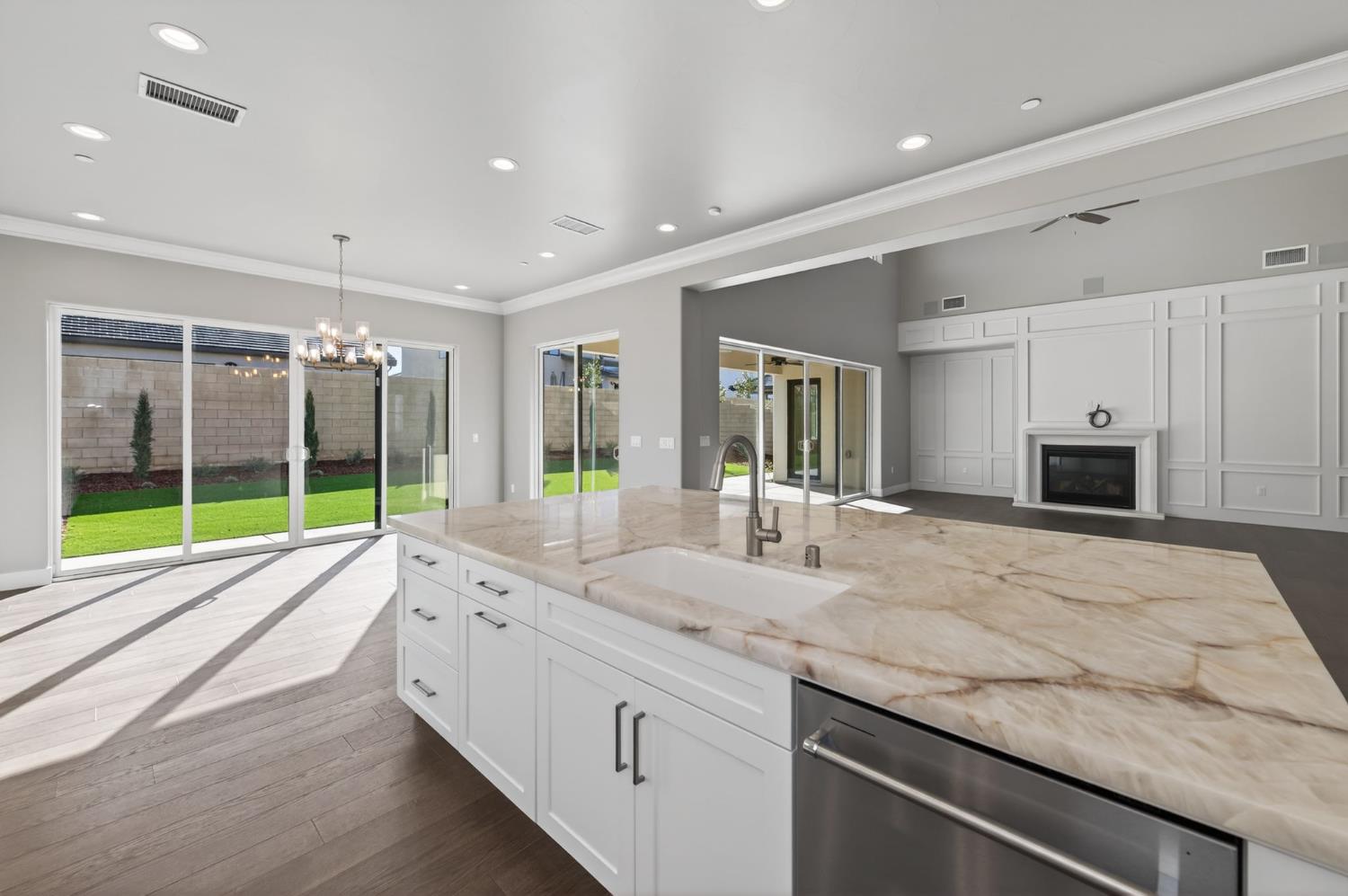 11610 N Range View Dr, Fresno, CA 93730