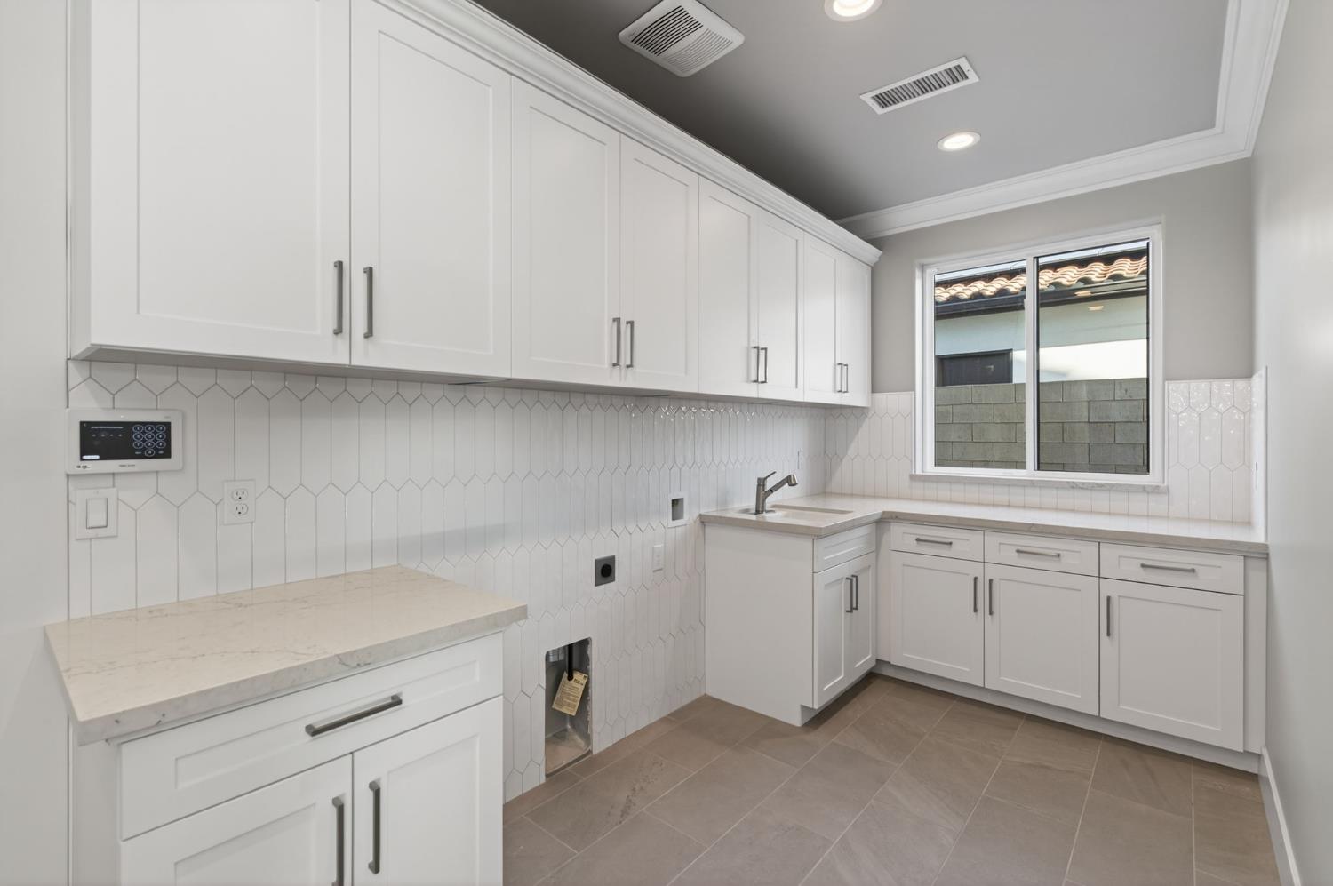 11610 N Range View Dr, Fresno, CA 93730