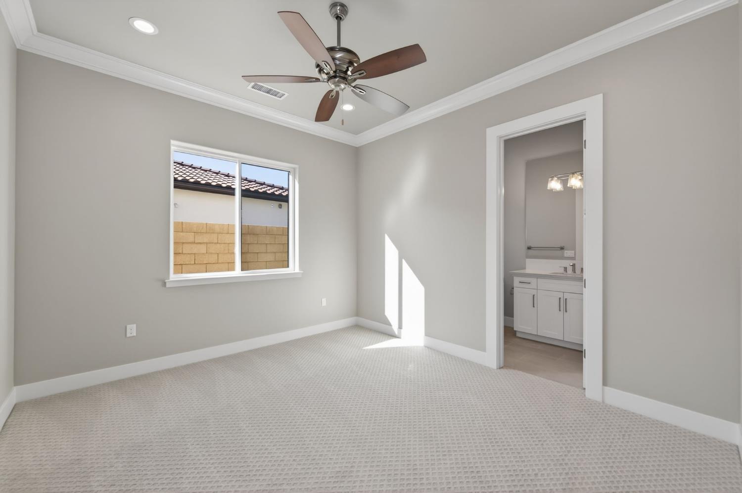 11610 N Range View Dr, Fresno, CA 93730