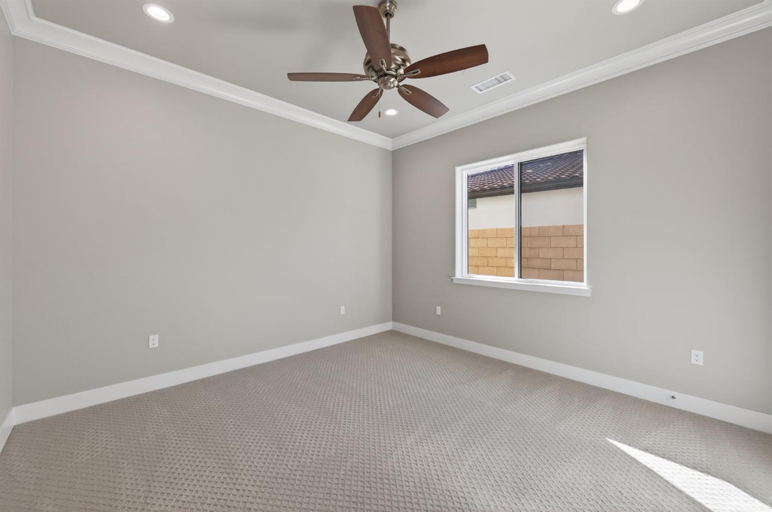 11610 N Range View Dr, Fresno, CA 93730