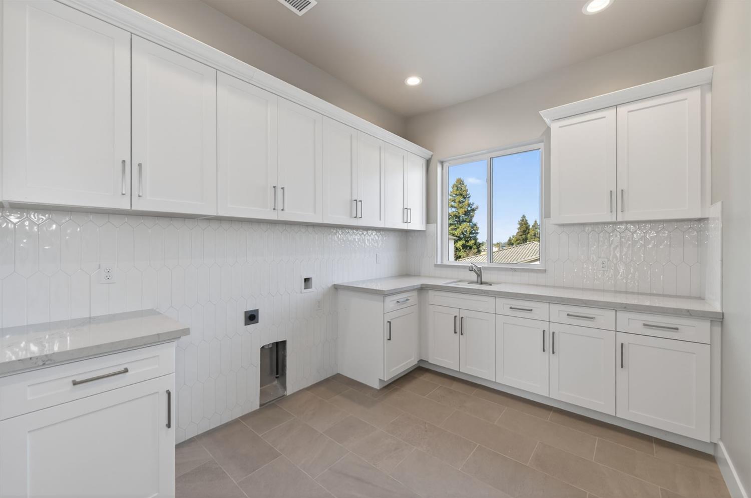 11610 N Range View Dr, Fresno, CA 93730