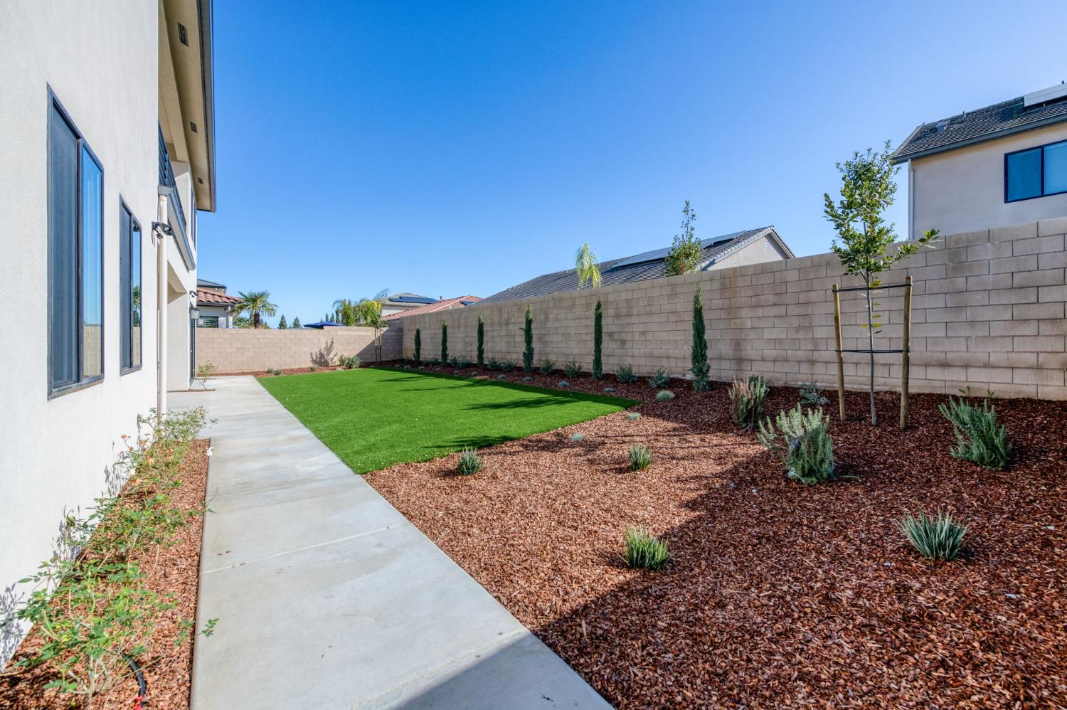 11610 N Range View Dr, Fresno, CA 93730