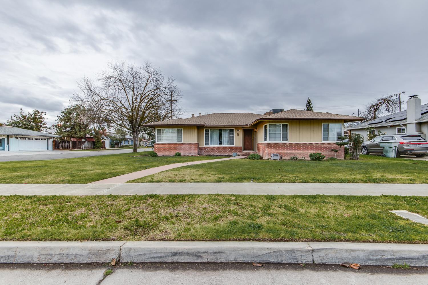 703 W Princeton Ave, Fresno, CA 93705