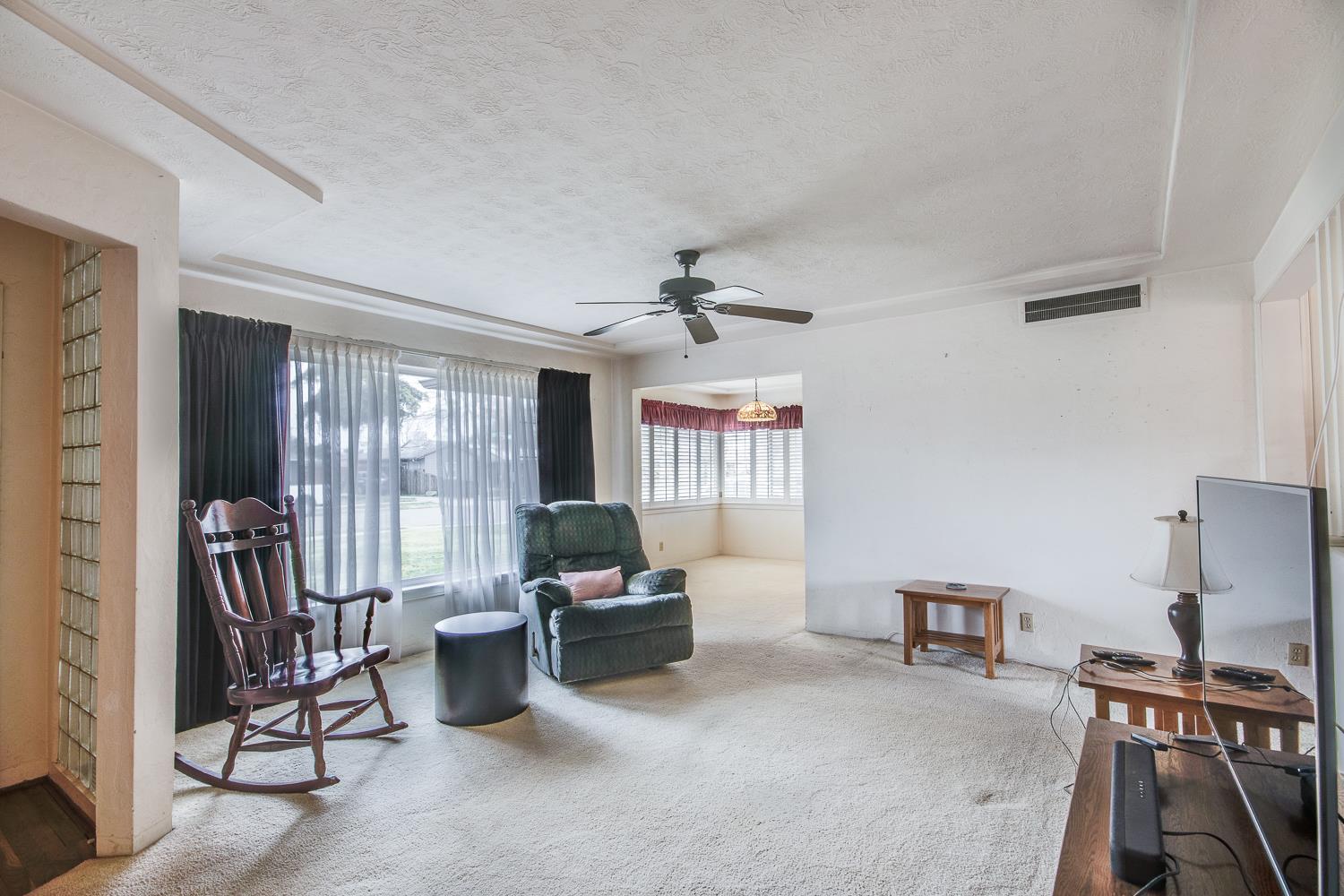 703 W Princeton Ave, Fresno, CA 93705