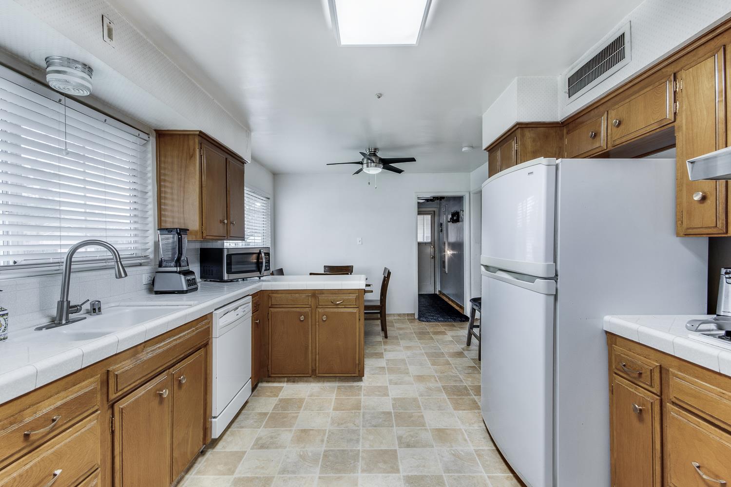 703 W Princeton Ave, Fresno, CA 93705