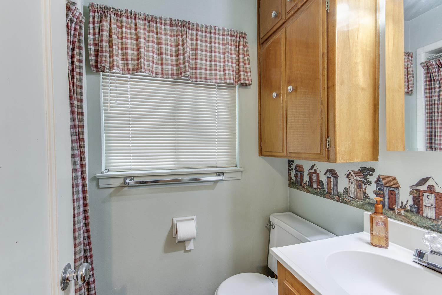 703 W Princeton Ave, Fresno, CA 93705