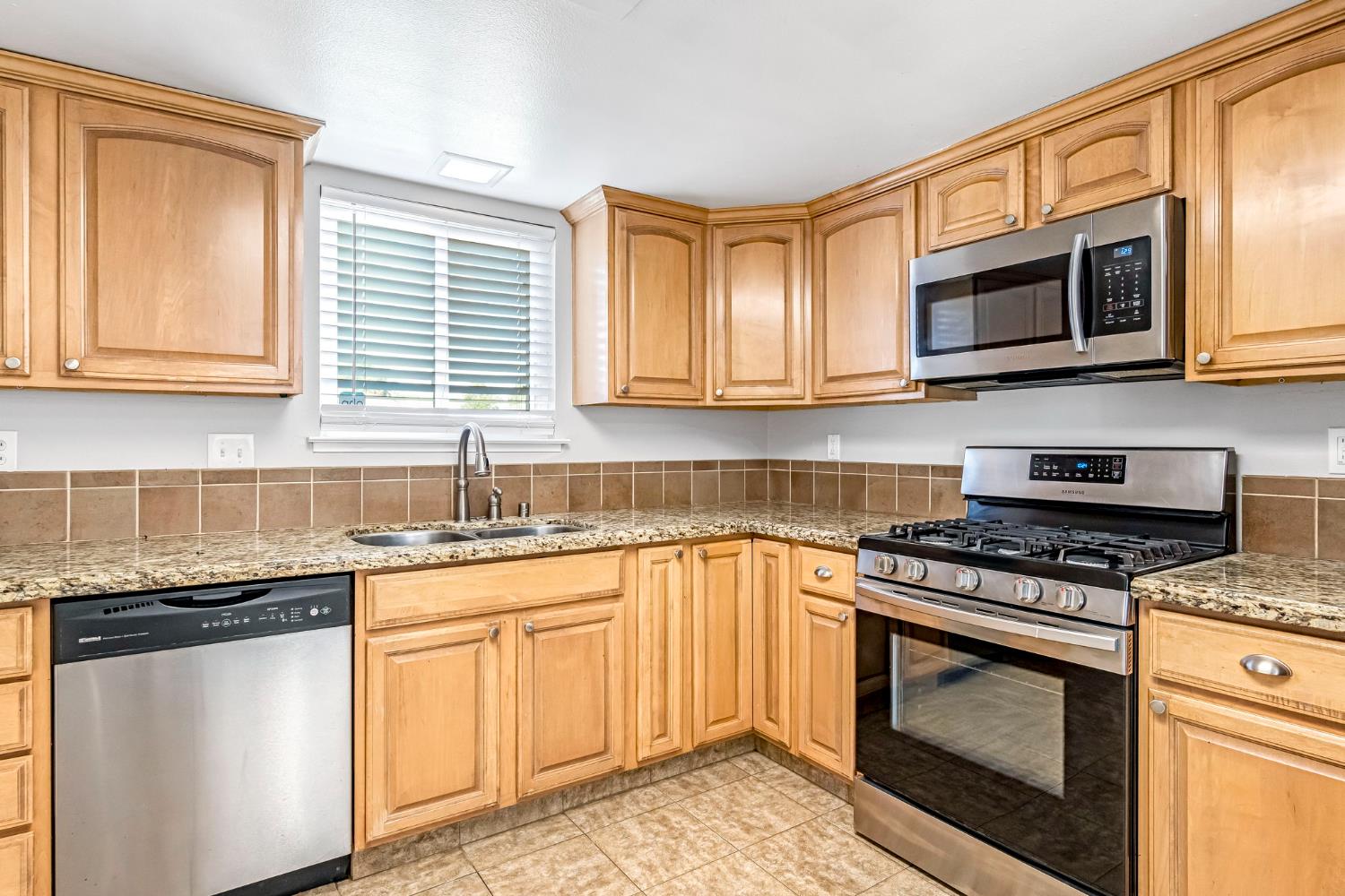 5306 N Carlsbad Ave, Fresno, CA 93722