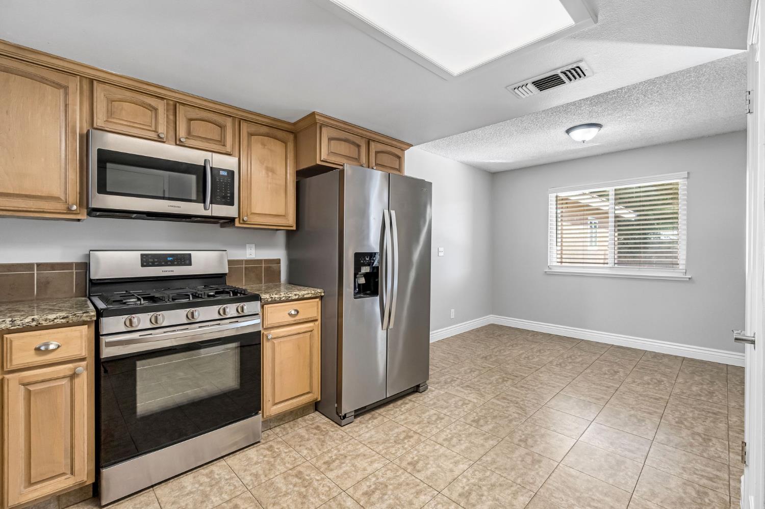 5306 N Carlsbad Ave, Fresno, CA 93722