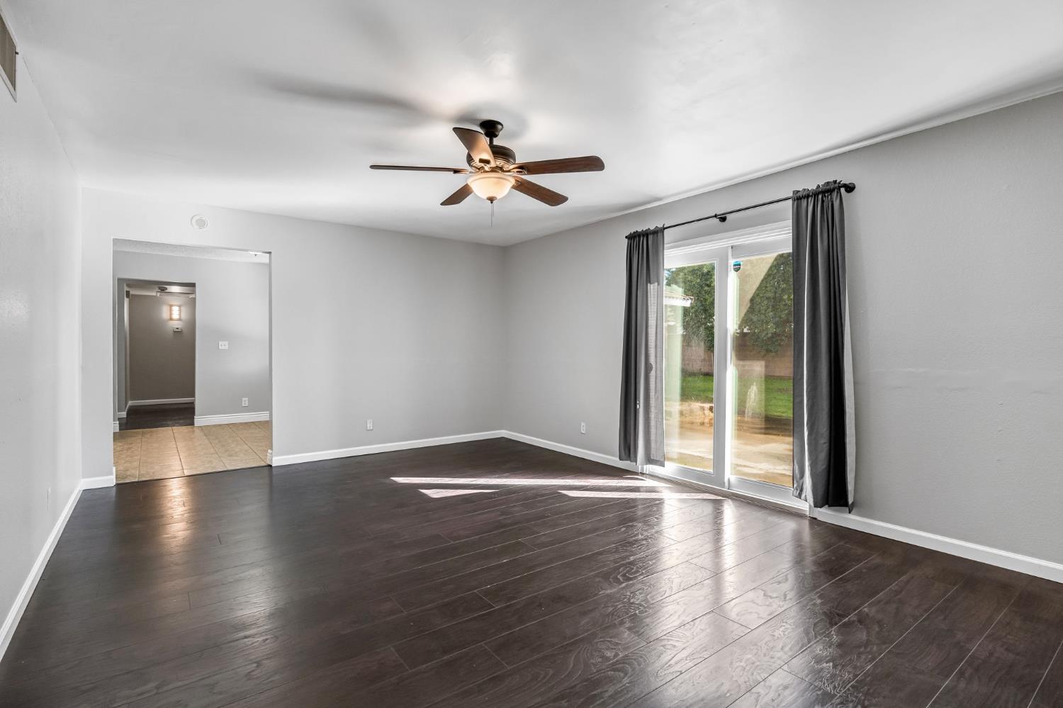 5306 N Carlsbad Ave, Fresno, CA 93722