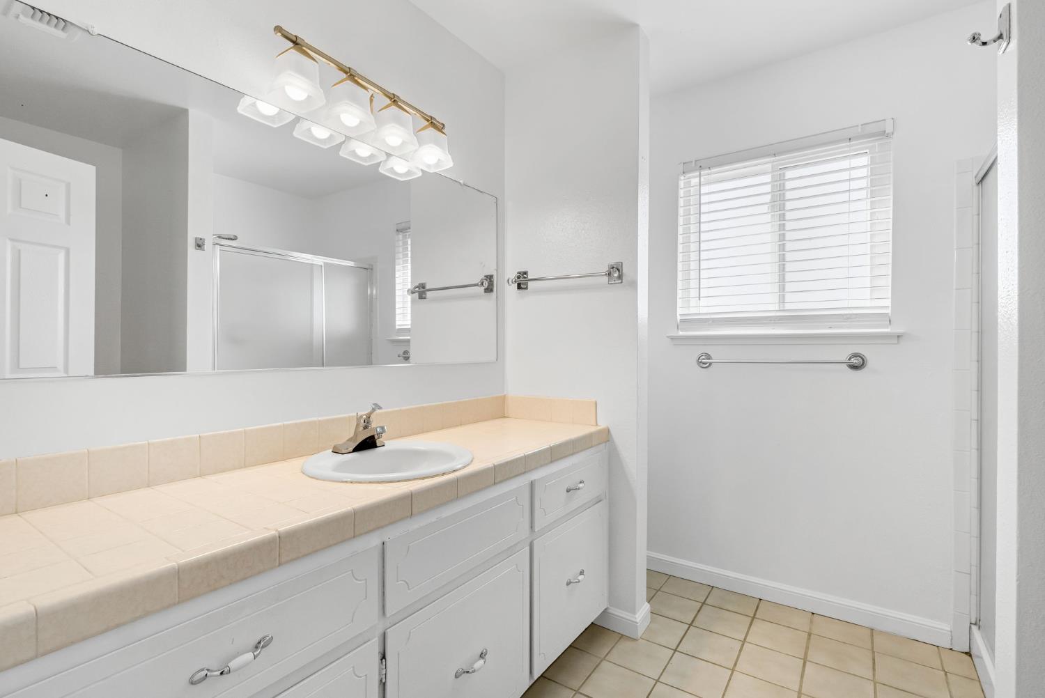 5306 N Carlsbad Ave, Fresno, CA 93722