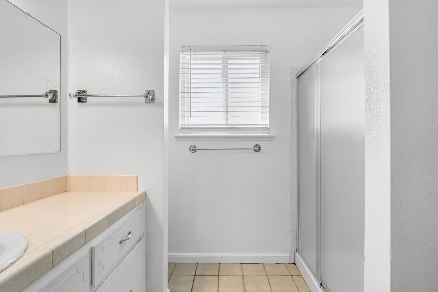 5306 N Carlsbad Ave, Fresno, CA 93722