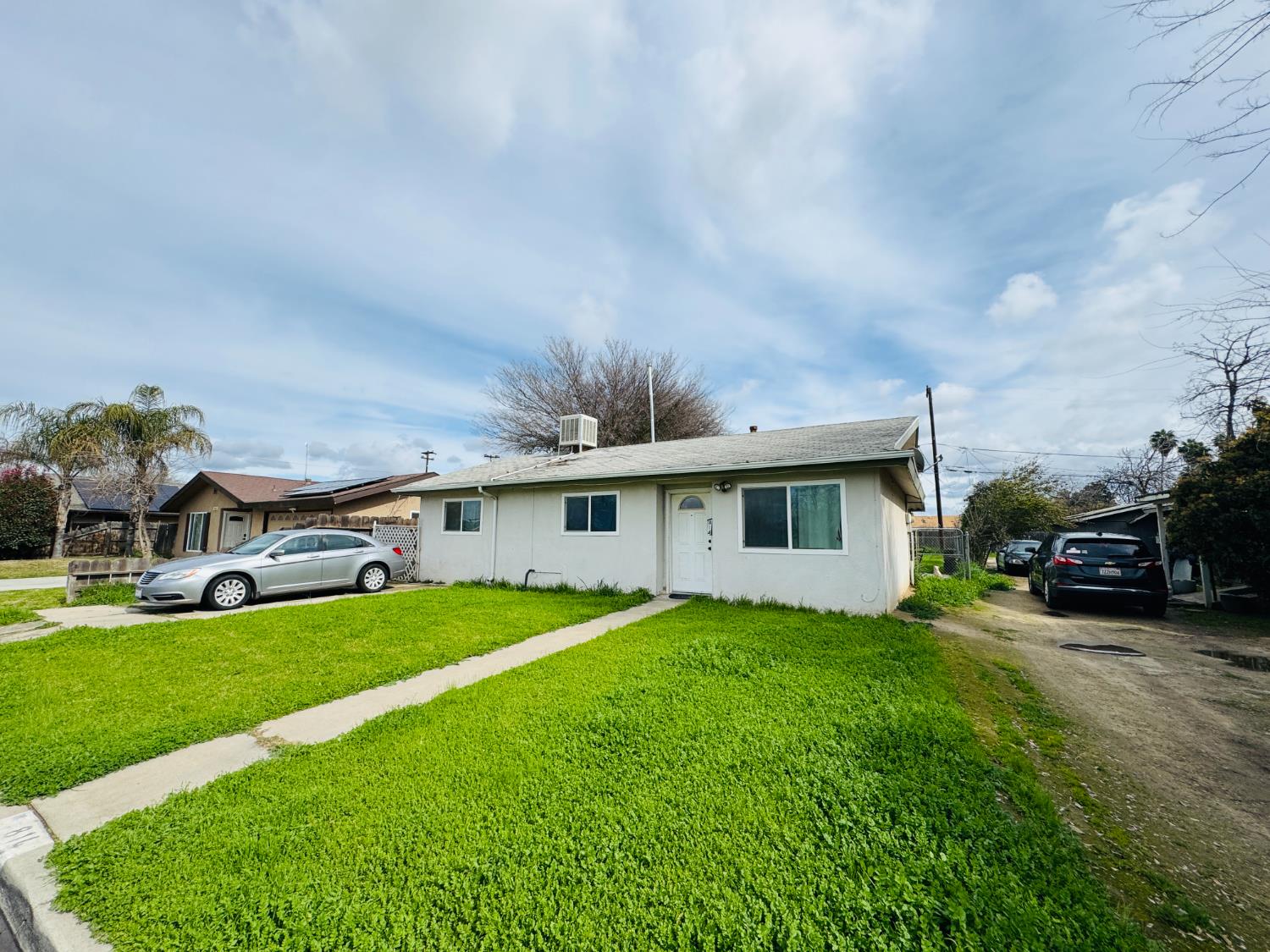 814 Brehler Ave, Sanger, CA 93657