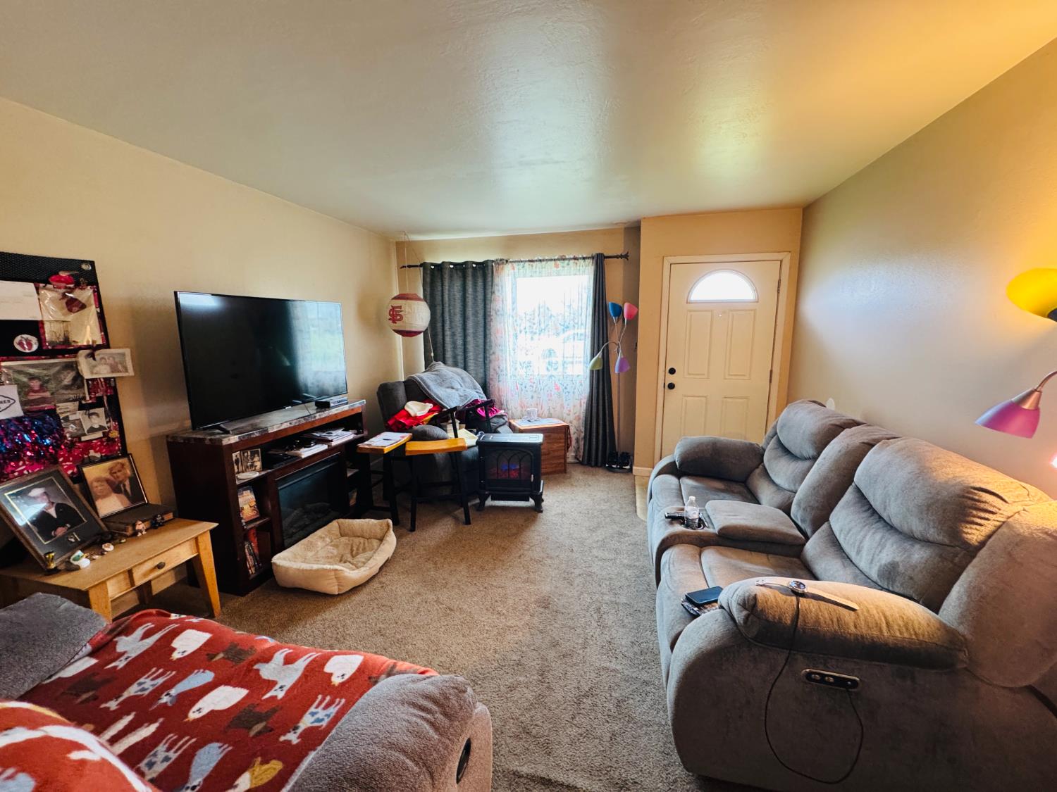 814 Brehler Ave, Sanger, CA 93657