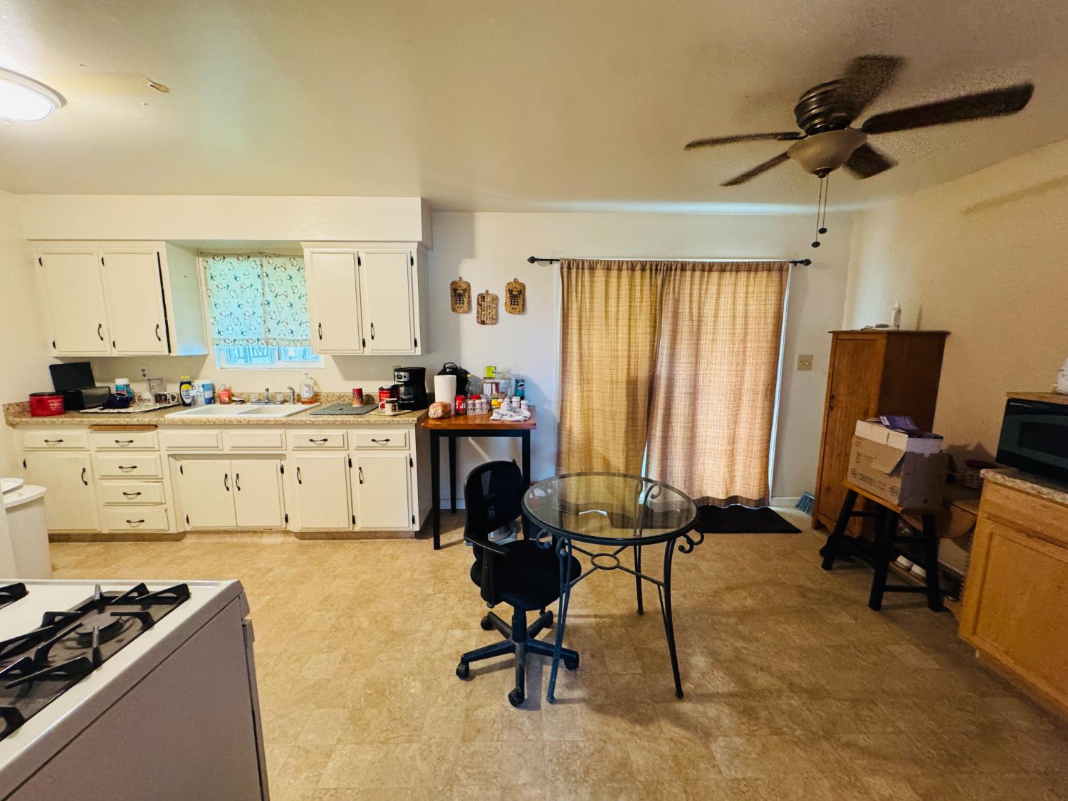 814 Brehler Ave, Sanger, CA 93657