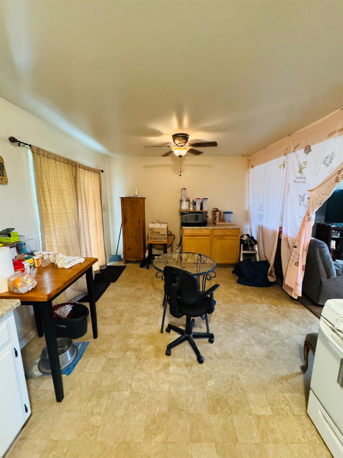 814 Brehler Ave, Sanger, CA 93657