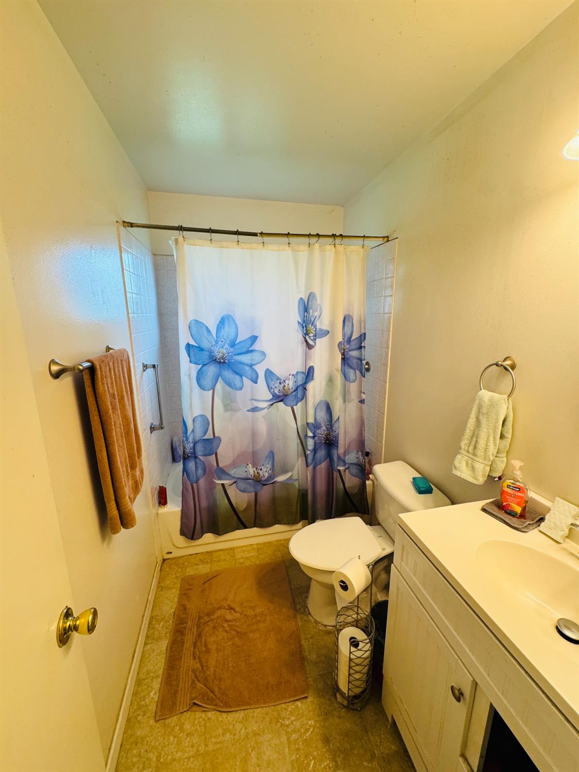 814 Brehler Ave, Sanger, CA 93657