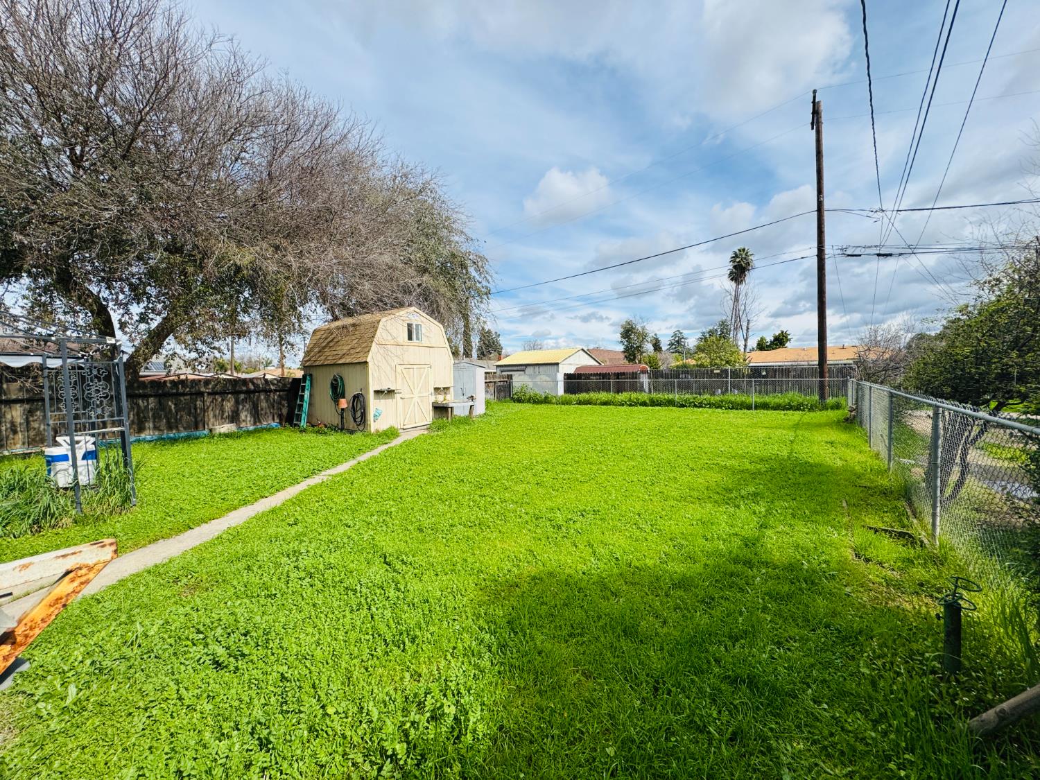 814 Brehler Ave, Sanger, CA 93657