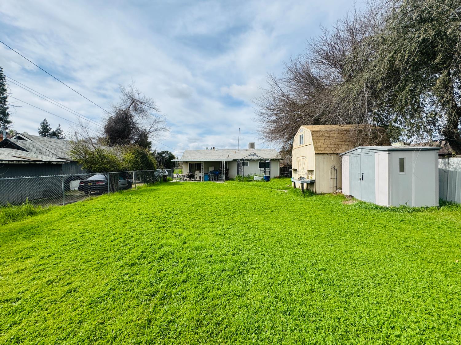 814 Brehler Ave, Sanger, CA 93657