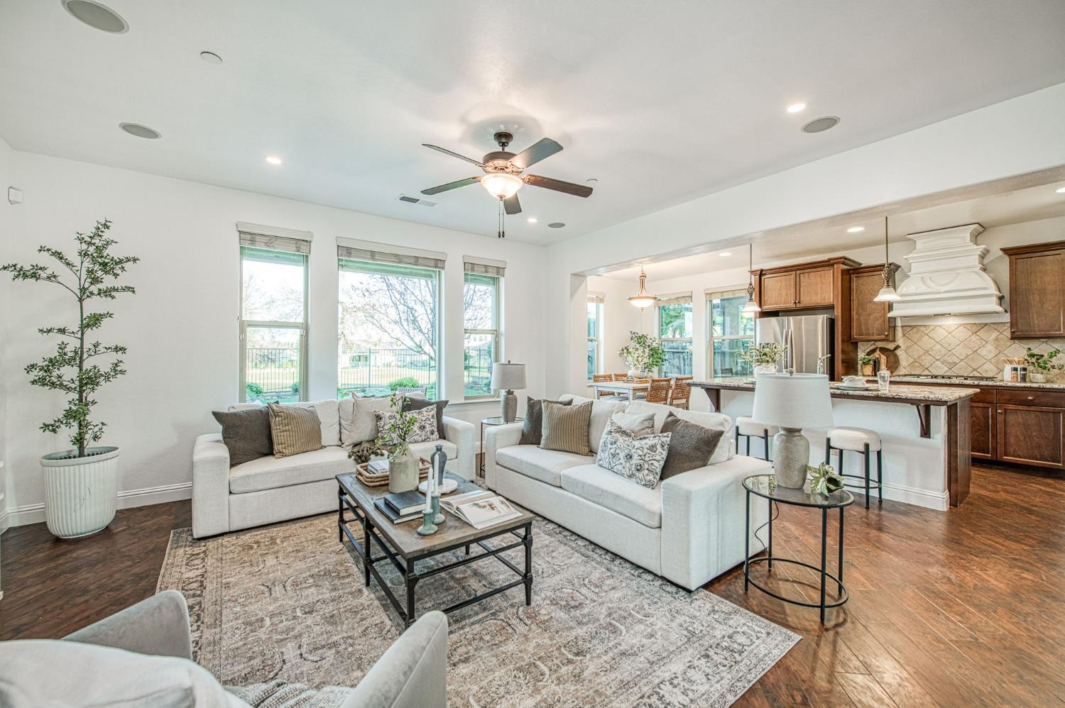 11384 N Via Montessori Dr, Fresno, CA 93730