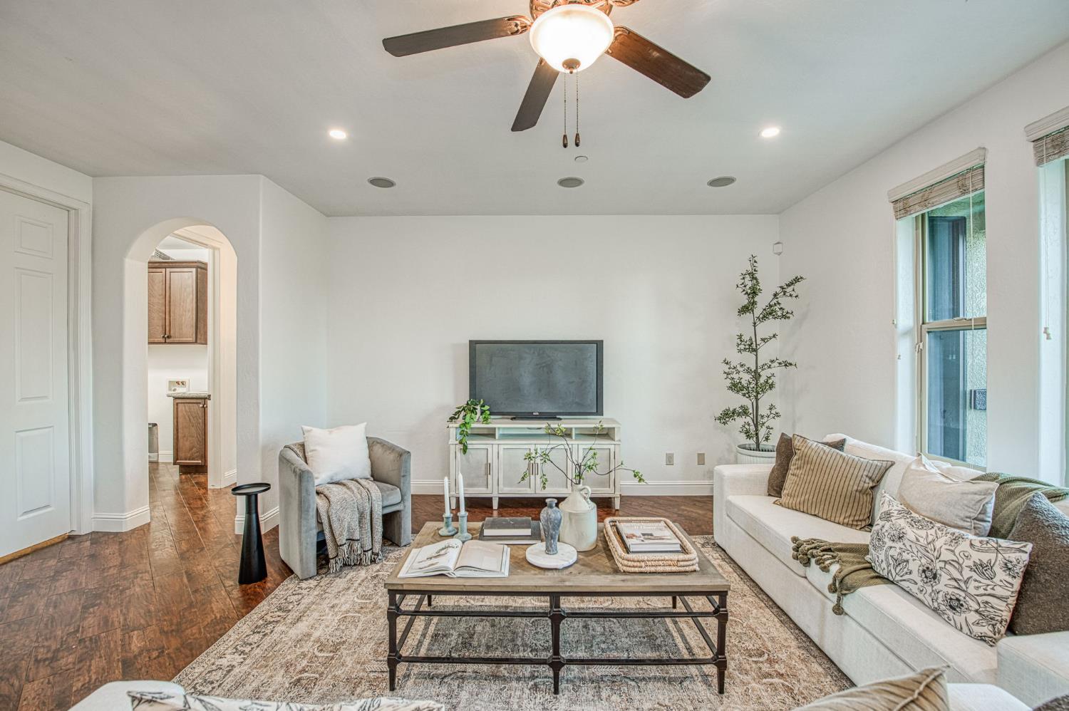 11384 N Via Montessori Dr, Fresno, CA 93730