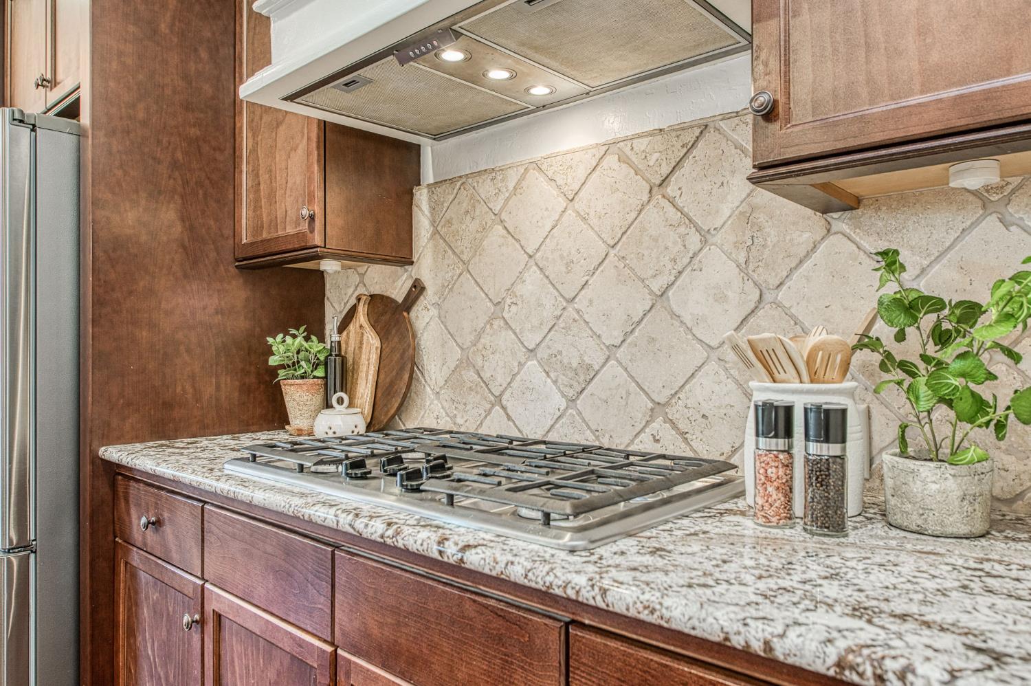 11384 N Via Montessori Dr, Fresno, CA 93730