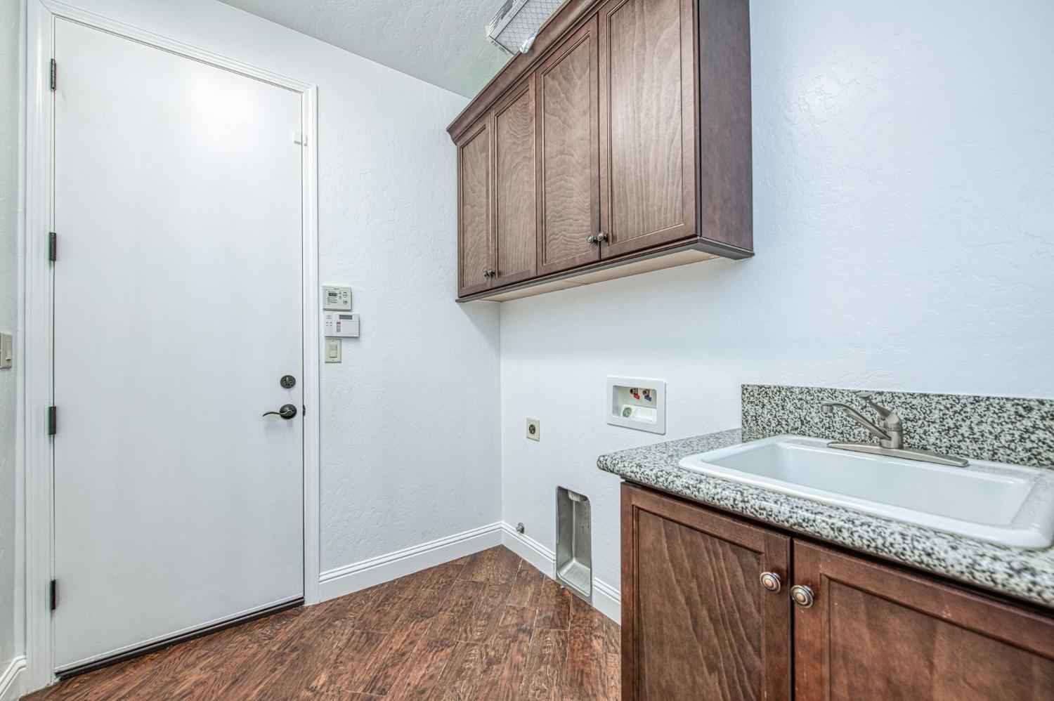 11384 N Via Montessori Dr, Fresno, CA 93730