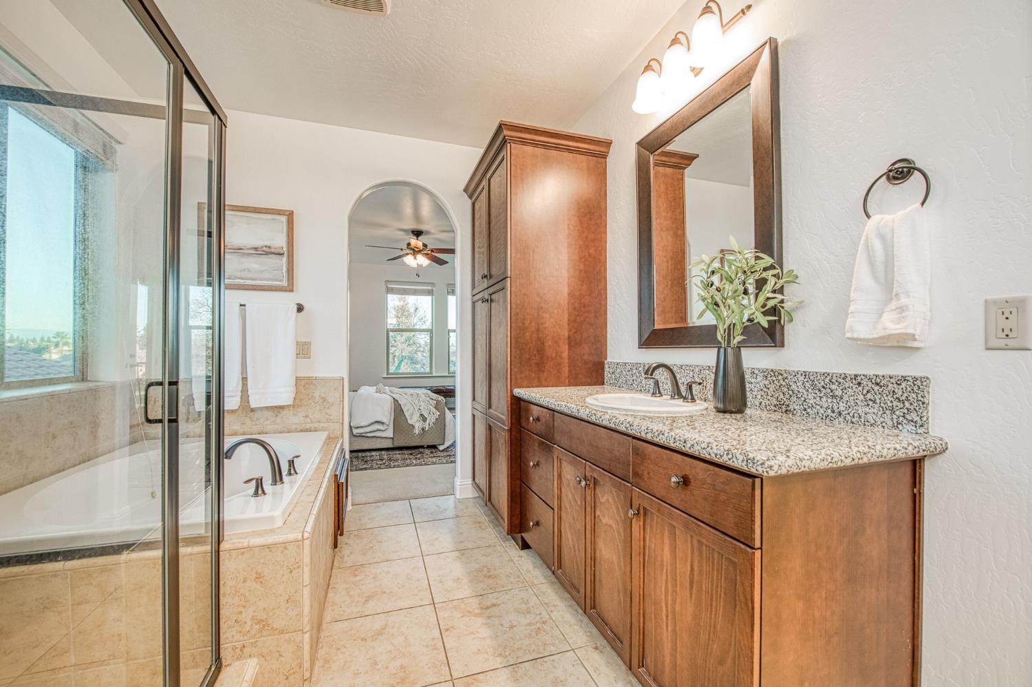 11384 N Via Montessori Dr, Fresno, CA 93730