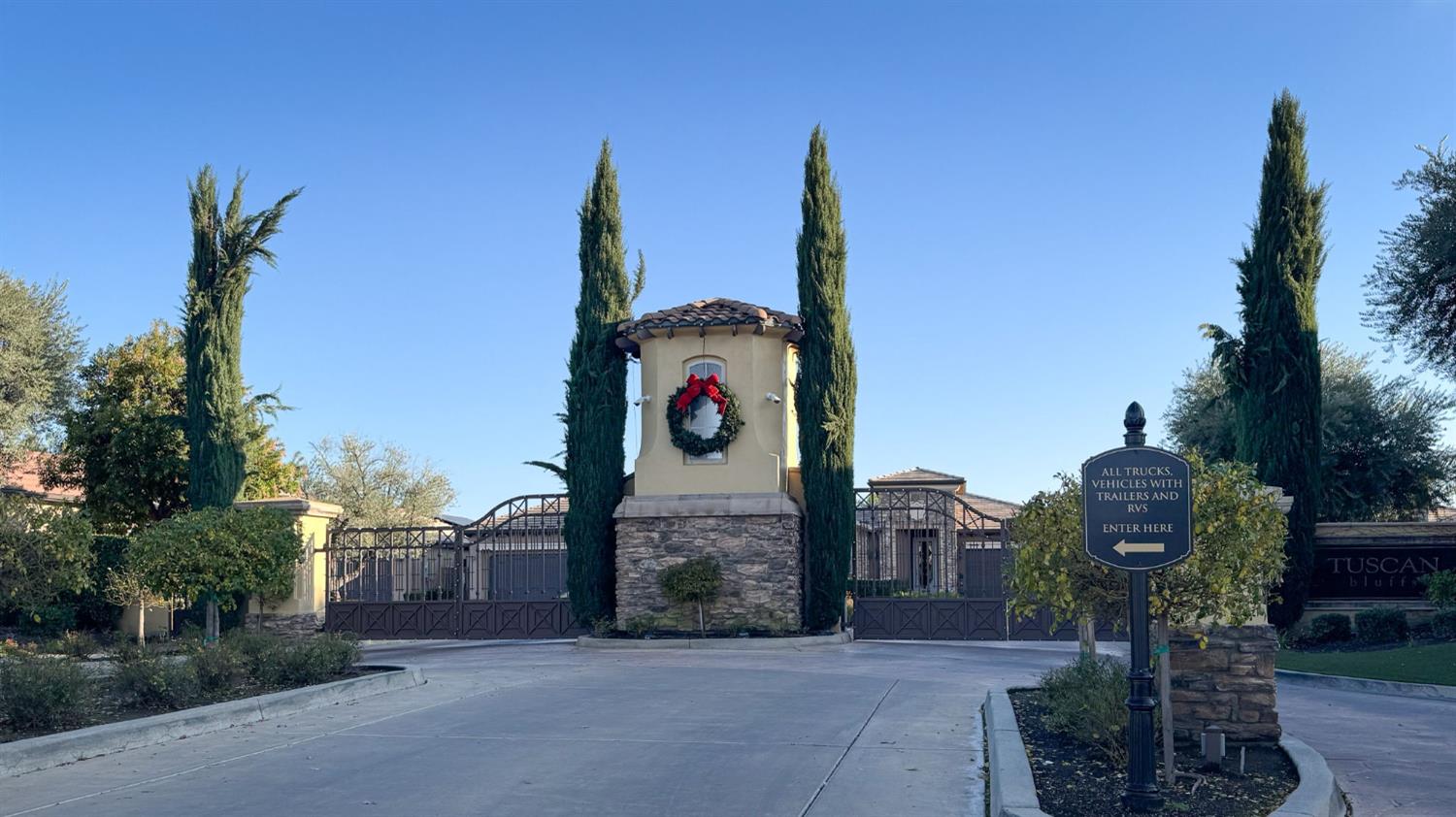 11384 N Via Montessori Dr, Fresno, CA 93730