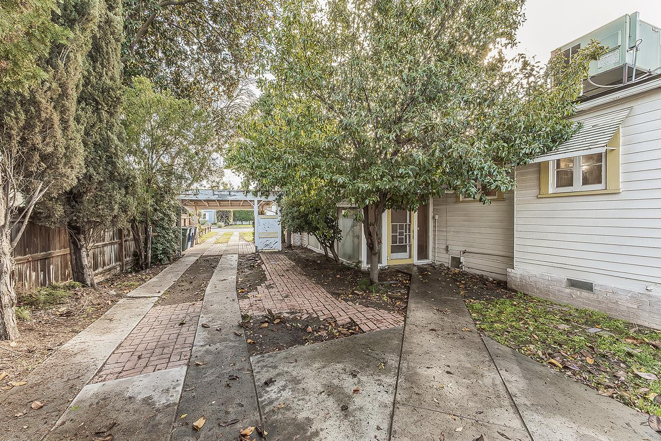 643 E Vassar Ave, Fresno, CA 93704