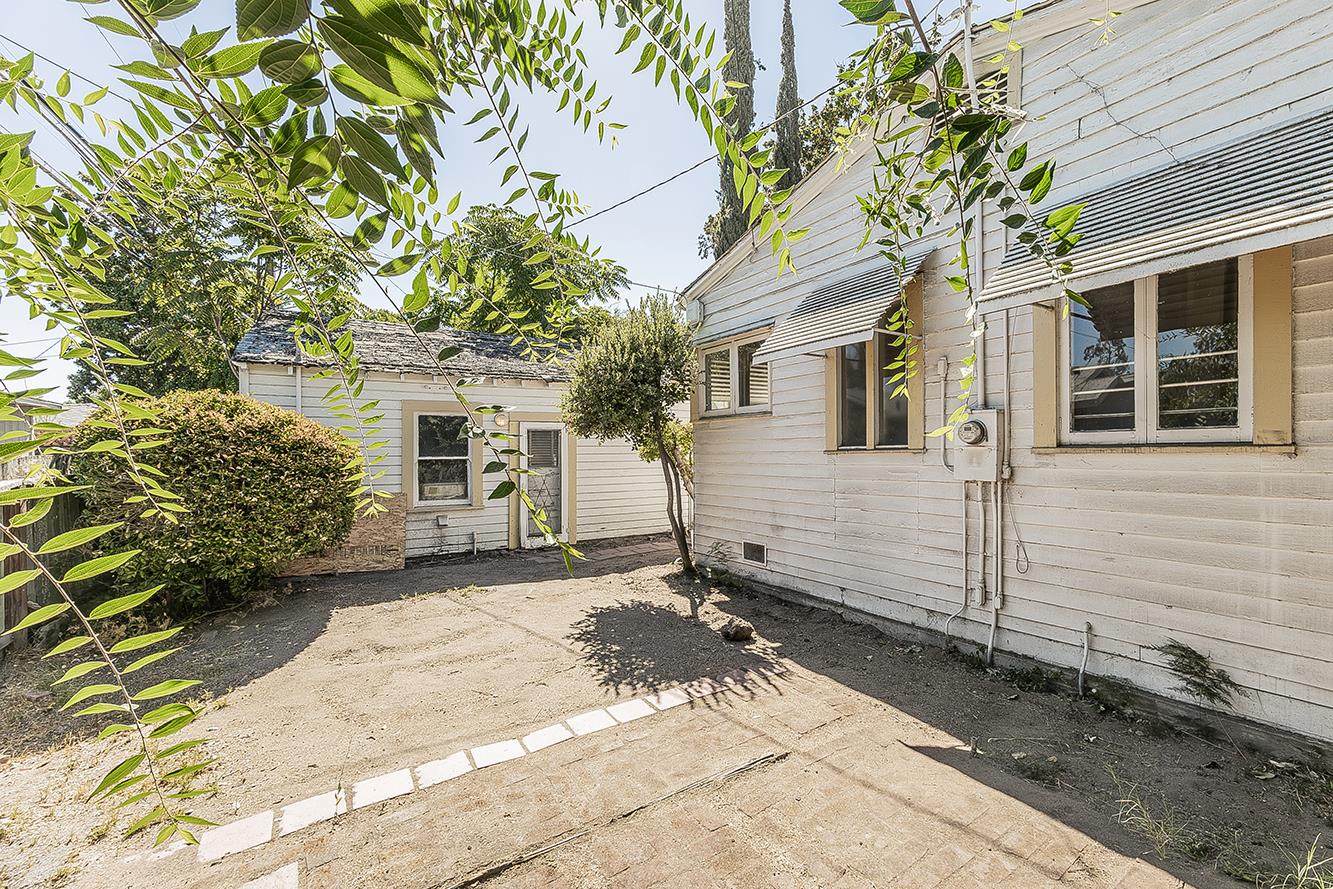 643 E Vassar Ave, Fresno, CA 93704