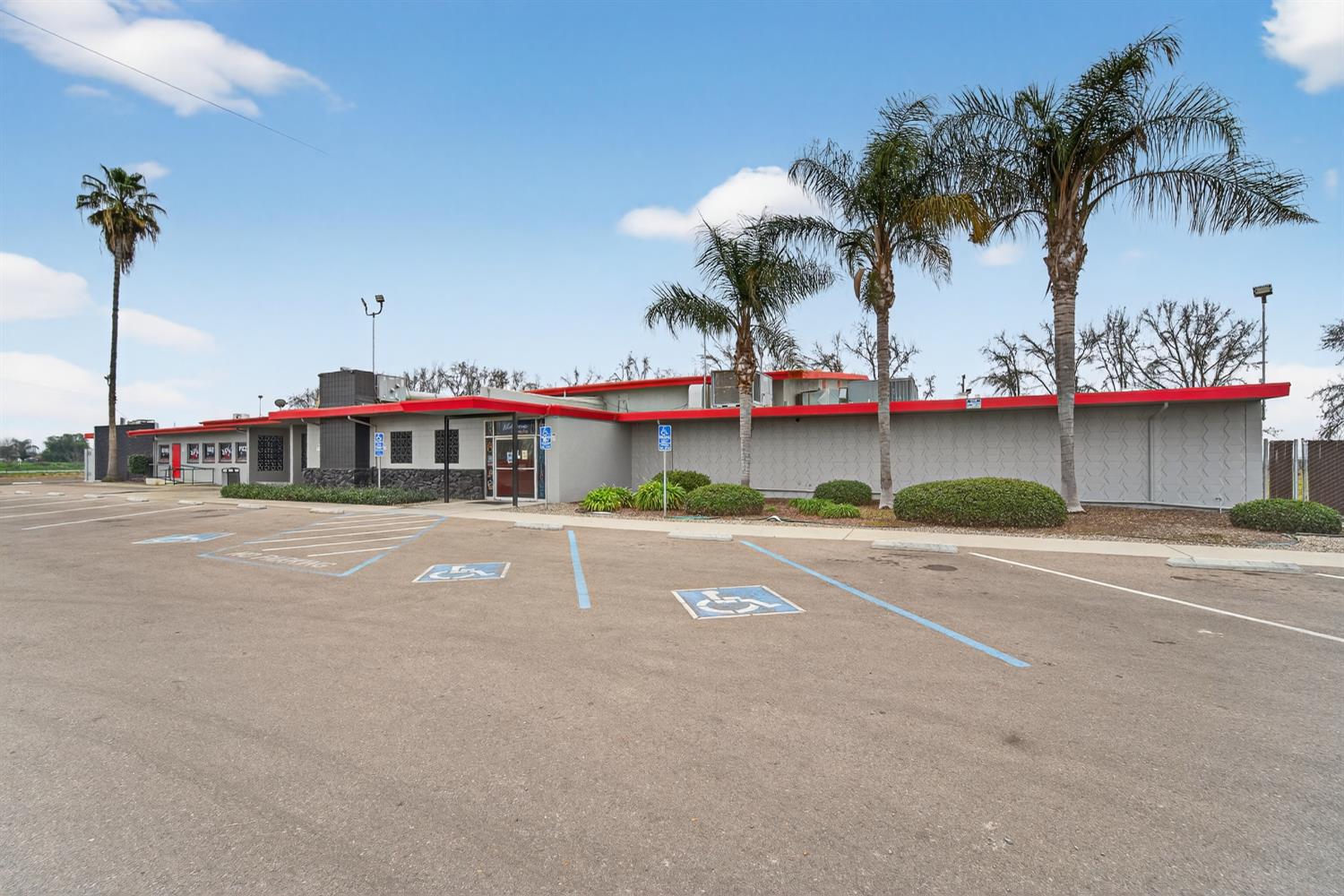 8265 E Dinuba Ave, Selma, CA 93662