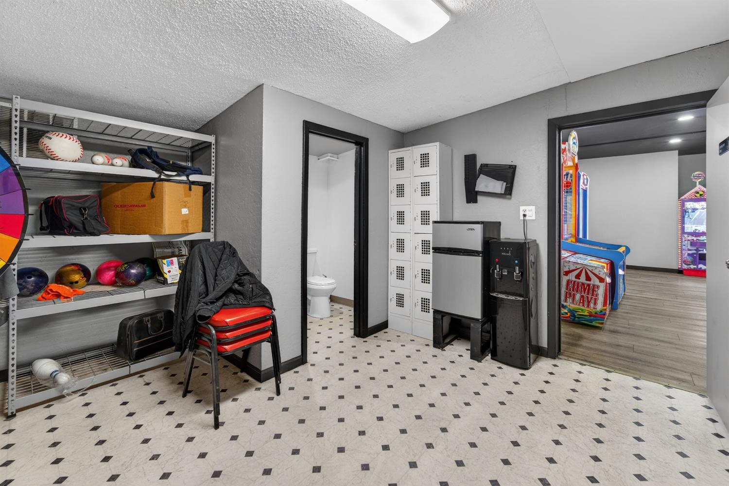 8265 E Dinuba Ave, Selma, CA 93662