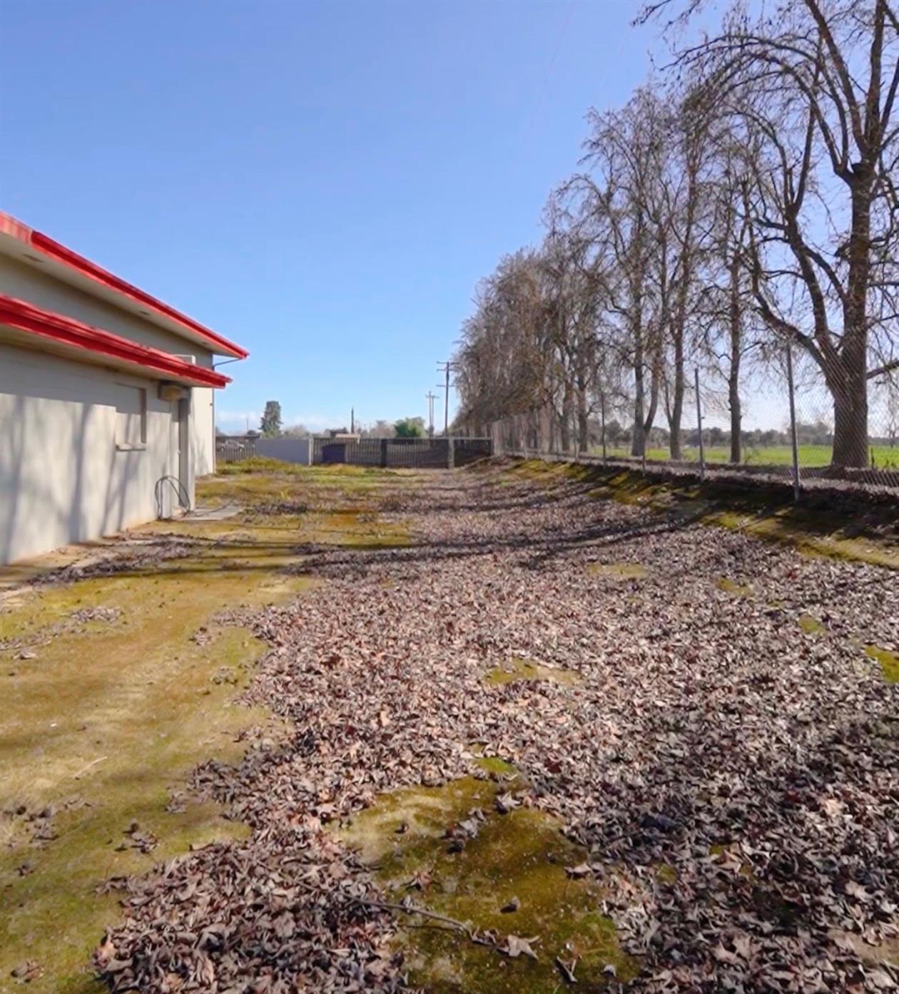 8265 E Dinuba Ave, Selma, CA 93662