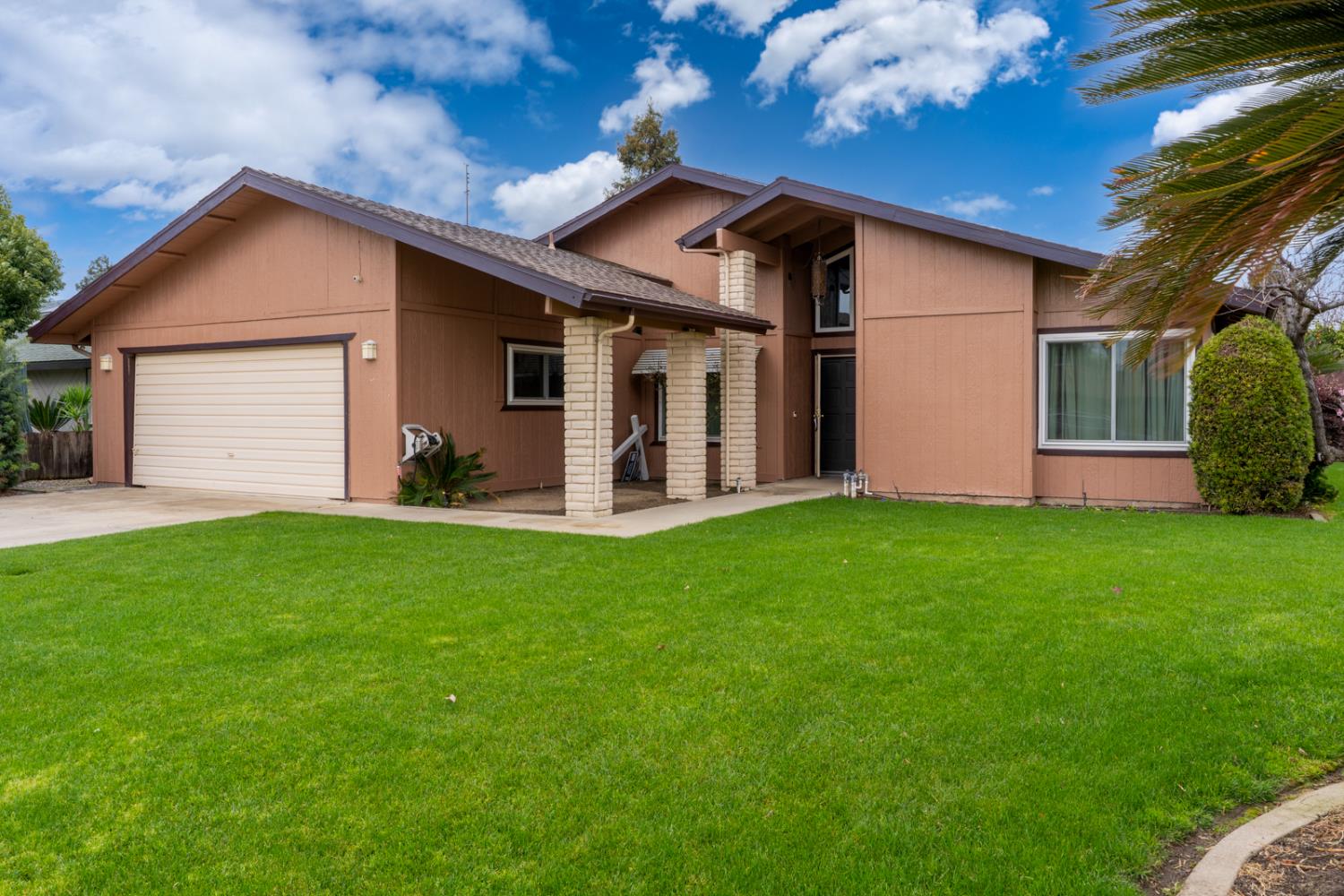 1340 Lewis St, Selma, CA 93662