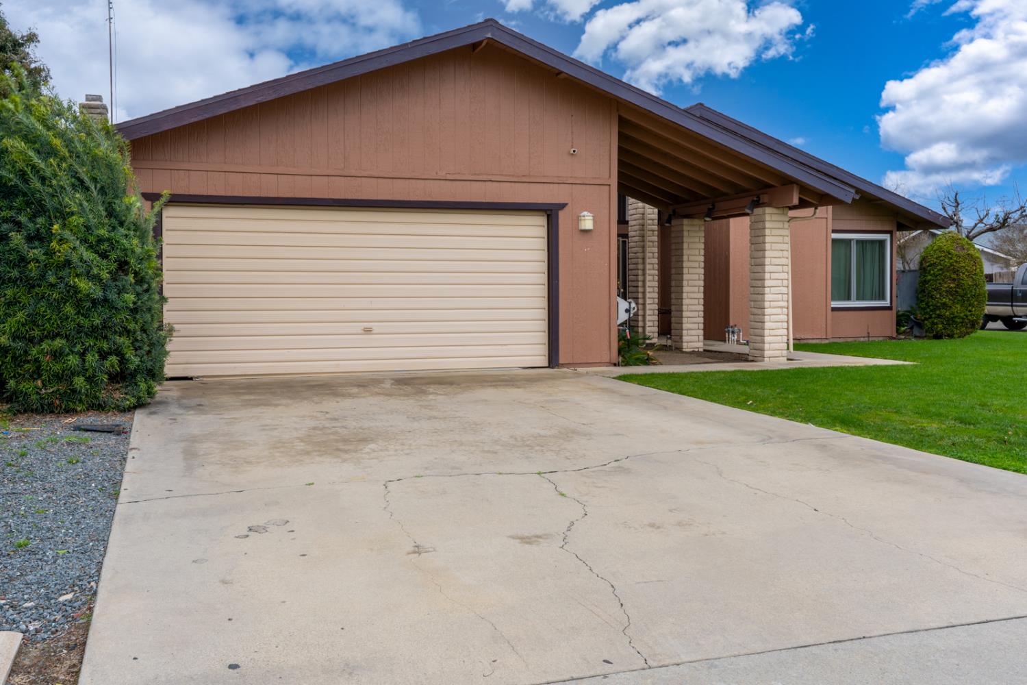 1340 Lewis St, Selma, CA 93662